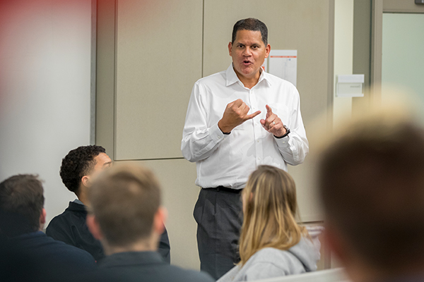 Reggie Fils-Aimé teaching a class.