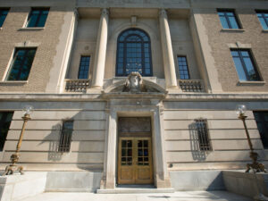 Image of the entrance to Warren Hall from the Ag Quad